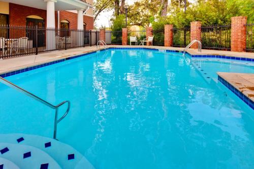 Фотография гостиницы Holiday Inn Express Hotel & Suites Jackson - Flowood, an IHG Hotel