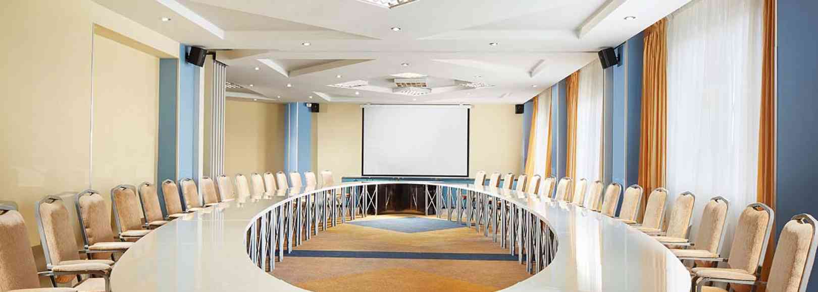 Фотография конференц-зала Конференц-зал на 40 мест (3-й этаж, бизнес-центр)