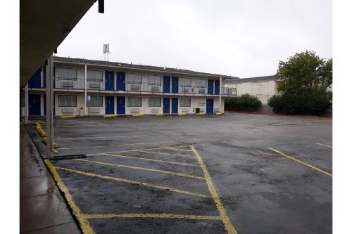 Фотография гостиницы OYO Hotel Wichita Falls I-44 at Maurine St