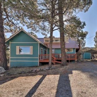 Фотография гостевого дома Southwestern Ruidoso Hideaway with Furnished Deck!