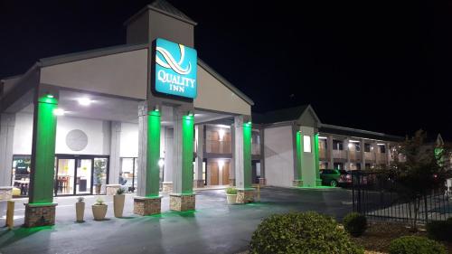 Фотография гостиницы Quality Inn Calhoun North I-75