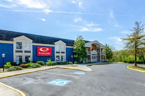 Фотография гостиницы Econo Lodge Inn & Suites Radford-Blacksburg Area