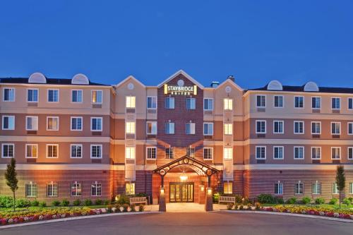 Фотография гостиницы Staybridge Suites Rochester University, an IHG Hotel