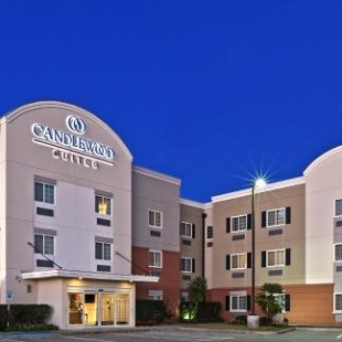 Фотография гостиницы Candlewood Suites Pearland, an IHG Hotel