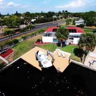 Фотографии гостевого дома 
            BOATERS.HOUSE Cape Coral, Florida