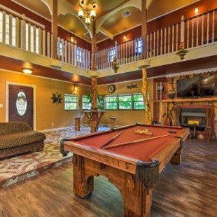 Фотография гостевого дома Spacious Conroe Home with Foosball and Pool Table!