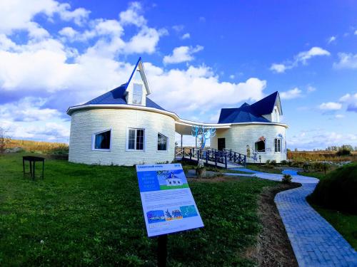 Фотография гостевого дома 2-х Этажный Дом в Волшебной Стране