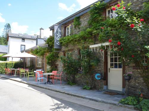 Фотография гостевого дома Cozy Holiday Home in Bievre with Pond