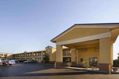 Фотография гостиницы Super 8 by Wyndham Monroe