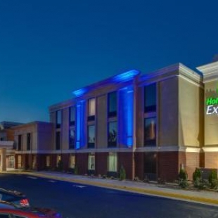 Фотография гостиницы Holiday Inn Express Hotel & Suites Midlothian Turnpike, an IHG Hotel