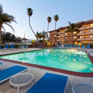 Фотографии гостиницы 
            Holiday Inn Hotel & Suites Santa Maria, an IHG Hotel