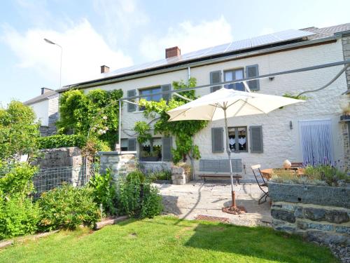 Фотография гостевого дома Cozy Cottage in Gimnee on a Farm