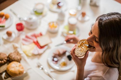 Фотография гостиницы Wirtshaushotel Alpenrose