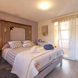 Фотографии мини отеля
LA PETITE OIE "La chambre des TISSERANDS"