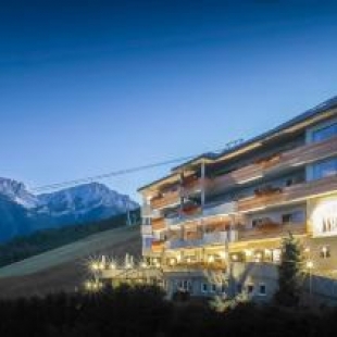 Фотография гостиницы Kronplatz-Resort Hotel Kristall