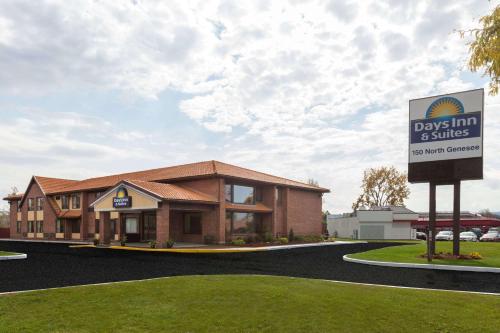 Фотография гостиницы Days Inn by Wyndham Utica