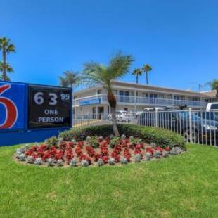 Фотографии гостиницы 
            Motel 6-Santa Ana, CA