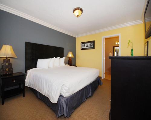 Фотография гостиницы Solaire Inn & Suites