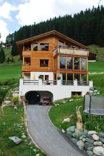 Фотография гостевого дома Chalet Sunnäschyn