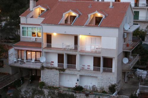 Фотография гостевого дома Apartments by the sea Tucepi, Makarska - 2721