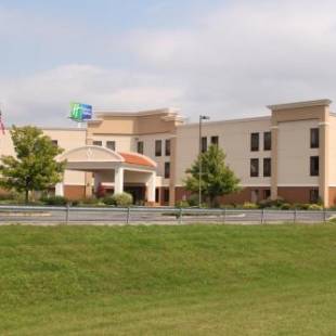 Фотографии гостиницы 
            Holiday Inn Express Lewisburg - New Columbia, an IHG Hotel