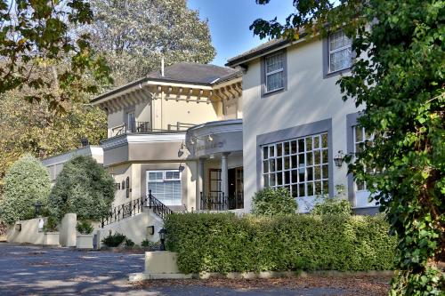 Фотография гостиницы Reigate Manor Hotel