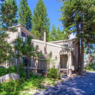 Фотография гостевого дома Cartwright Corner Condo by Lake Tahoe Accommodations