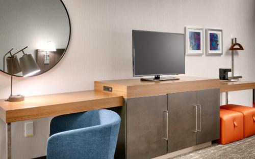 Фотография гостиницы Hampton Inn & Suites Anaheim Resort Convention Center