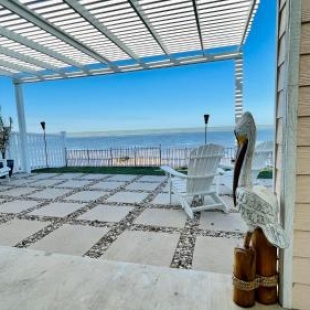 Фотография гостевого дома Bayfront Bungalow (10 Mins to South Padre)