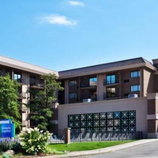 Фотография гостиницы Holiday Inn Express Schaumburg-Rolling Meadows, an IHG Hotel