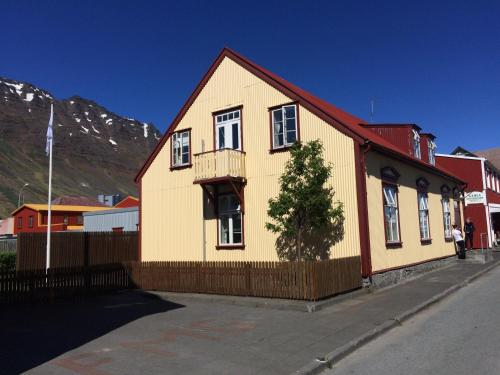 Фотографии гостевого дома 
            Guesthouse Ísafjördur - Gamla