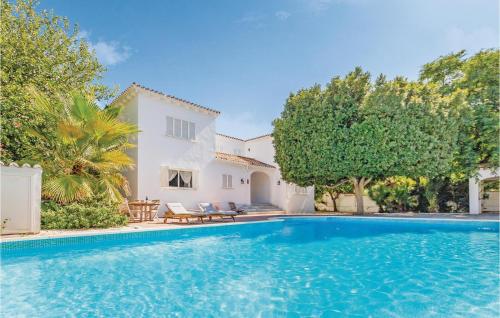 Фотография гостевого дома Seven-Bedroom Holiday Home in Mijas Costa