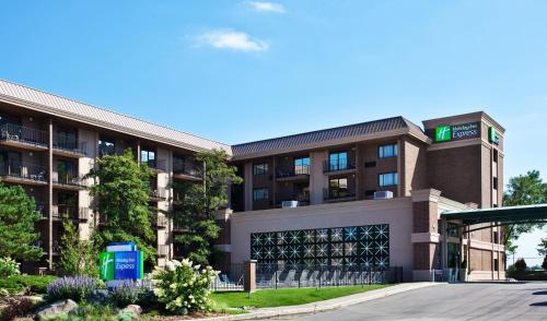 Фотографии гостиницы 
            Holiday Inn Express Schaumburg-Rolling Meadows, an IHG Hotel