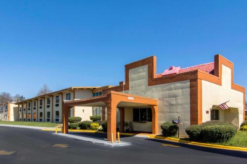 Фотография гостиницы Travelodge by Wyndham Forsyth