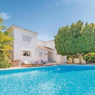 Фотография гостевого дома Seven-Bedroom Holiday Home in Mijas Costa