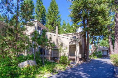 Фотографии гостевого дома 
            Cartwright Corner Condo by Lake Tahoe Accommodations