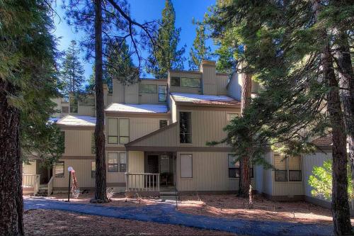 Фотографии гостевого дома 
            Cheyennes Place by Lake Tahoe Accommodations