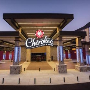 Фотография мини отеля Cherokee Casino Hotel Roland