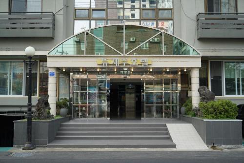 Фотографии гостиницы 
            New Jeju Hotel