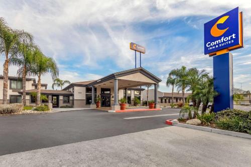 Фотография гостиницы Comfort Inn and Suites Colton/San Bernardino