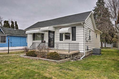 Фотографии гостевого дома 
            Cozy Toledo Home with Fire Pit, Steps to Lake Eerie!