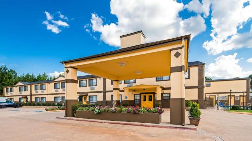 Фотография гостиницы Best Western Pineywoods Inn