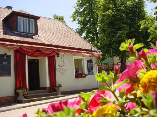 Фотография гостевого дома Bühnenwirtshaus Juster