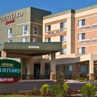 Фотографии гостиницы 
            Courtyard by Marriott Houston Springwoods Village