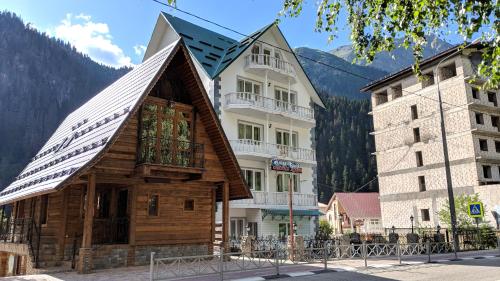 Фотография мини отеля Снежная Королева Домбай