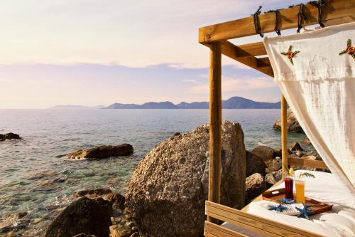 Фотография гостиницы Nautical Hotel