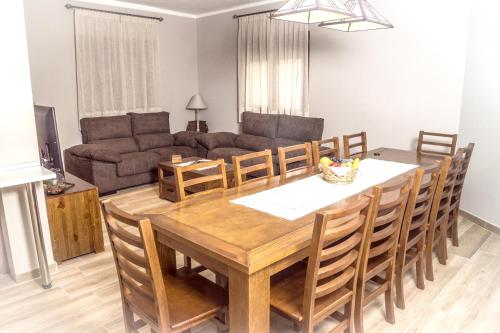 Фотография гостевого дома 6 bedrooms house with city view furnished terrace and wifi at San Bartolome de Pinares