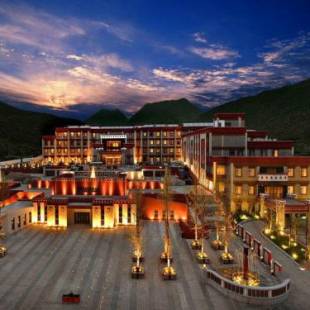 Фотографии гостиницы 
            Crowne Plaza Yading, an IHG Hotel