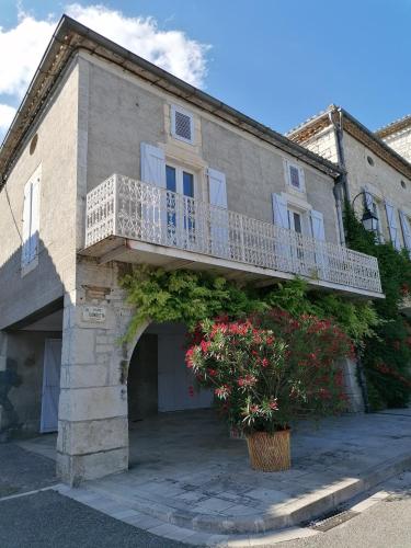 Фотографии гостевого дома 
            CAHORS SUD : Maison quercynoise avec vue sur place du village