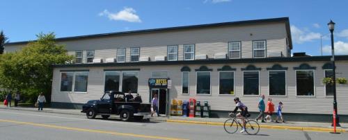 Фотография гостиницы Valley Hotel & 24/7 Open Cafe